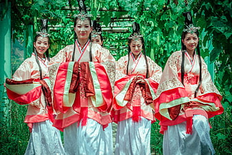 Group of women in traditional Chinese Hanfu costumes