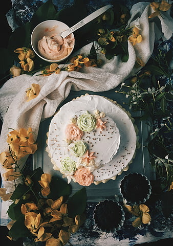 Top view of floral decorated cake with frosting and flowers