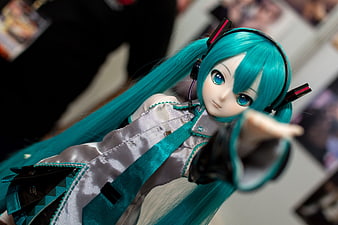 Hatsune Miku Dollfie Dream Doll With Teal Hair And Headphones