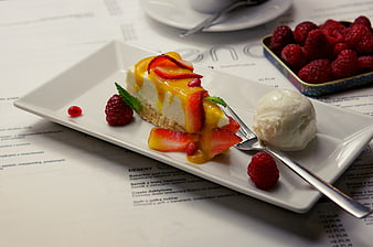 White chocolate cheesecake with fruit and ice cream