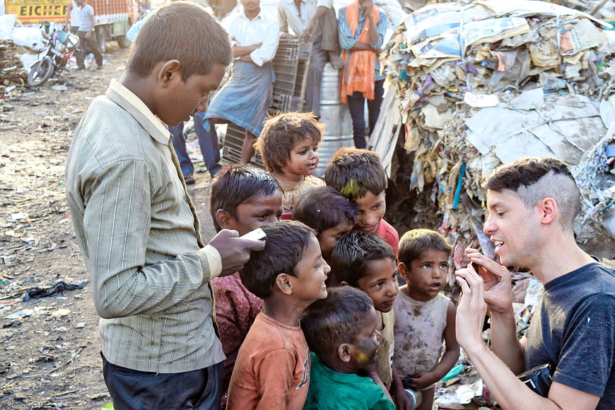Volunteer giving haircuts to children in Indian slum