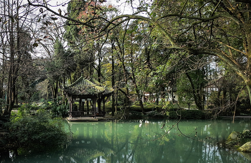 Traditional Chinese Pavilion in Serene Garden Pond