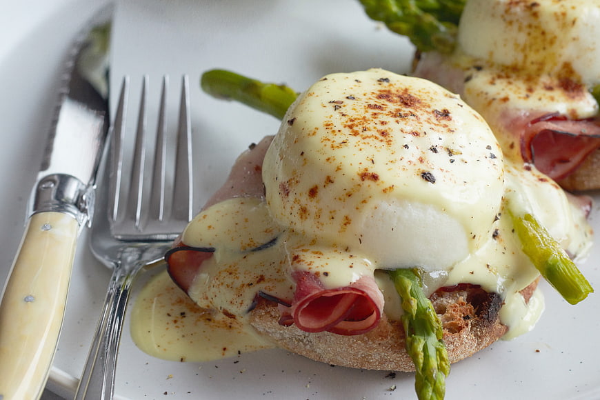 Gourmet Eggs Benedict with Asparagus and Hollandaise Sauce