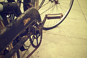 Close-up of vintage rusty bicycle chain and pedal
