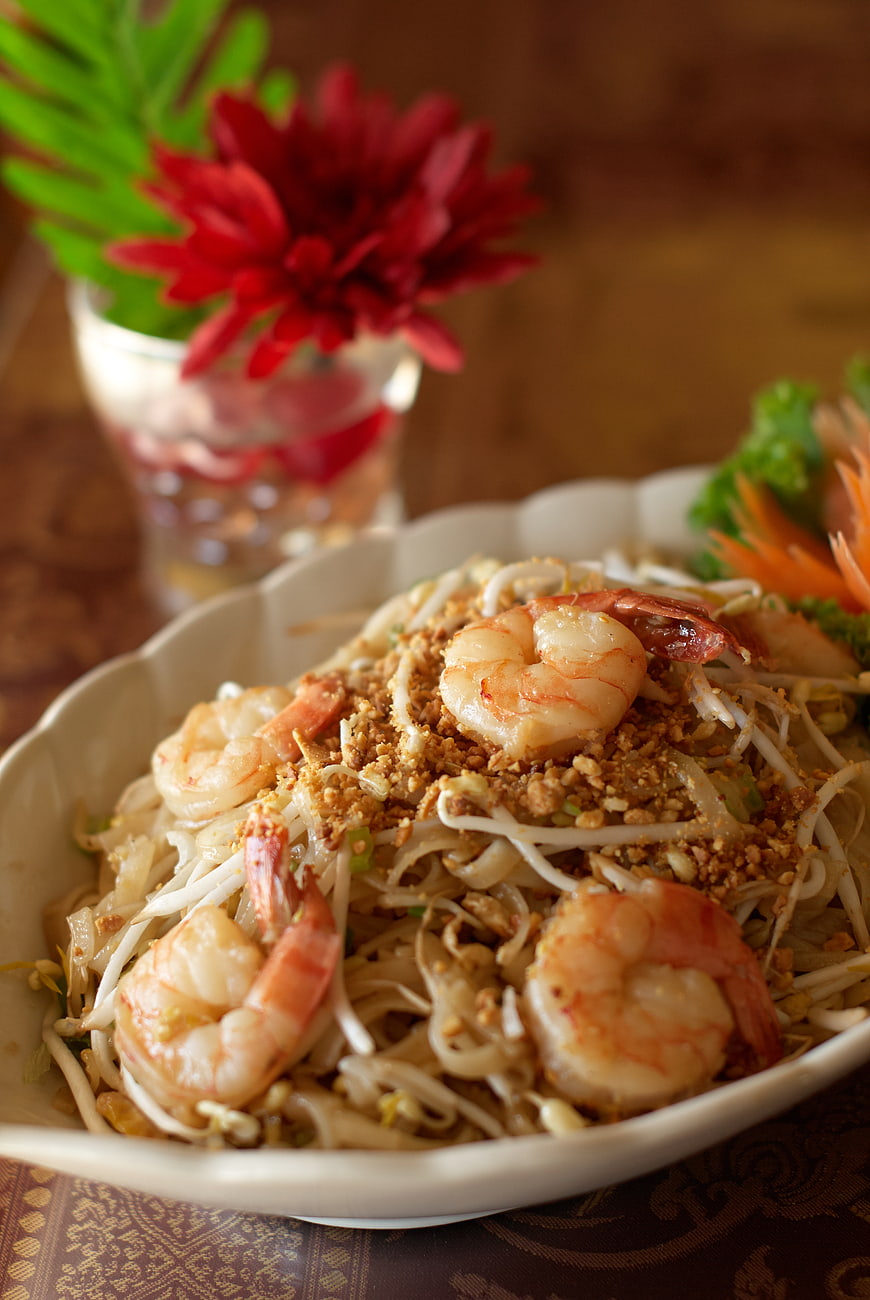 Delicious Pad Thai with Shrimp and Peanuts