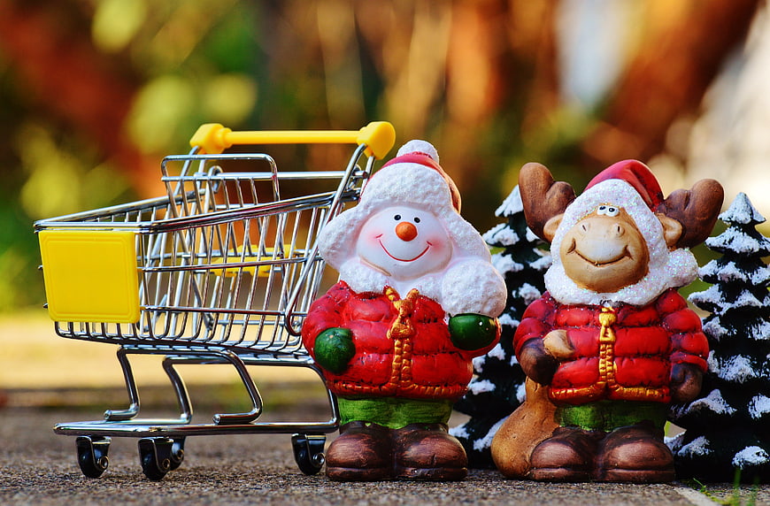 Christmas Shopping Figurines with Miniature Trolley