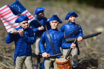 Miniature Continental Army Soldiers With American Flag