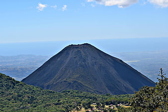 Majestic Arenal Volcano Landscape with Lush Forest and Ocean View