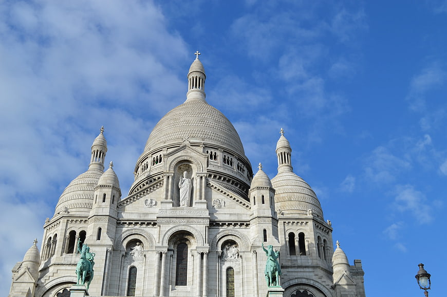 Sacré-Cœur Basilica in Paris against a blue sky