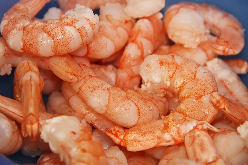 Close-up of fresh raw peeled shrimp in a blue bowl