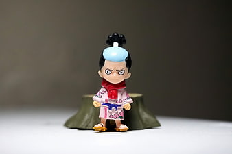 One Piece anime character figurine in pink kimono on tree stump