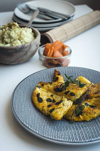 Grilled chicken breast with mashed cauliflower and carrots
