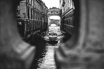 Black and white view of Bridge of Sighs in Venice canal