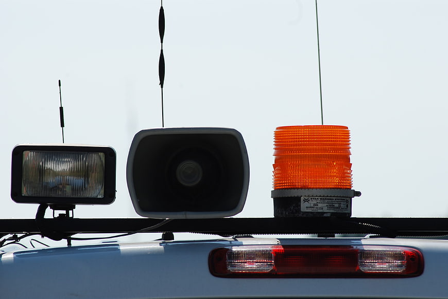 Emergency Vehicle Roof Light Bar and Siren Speaker