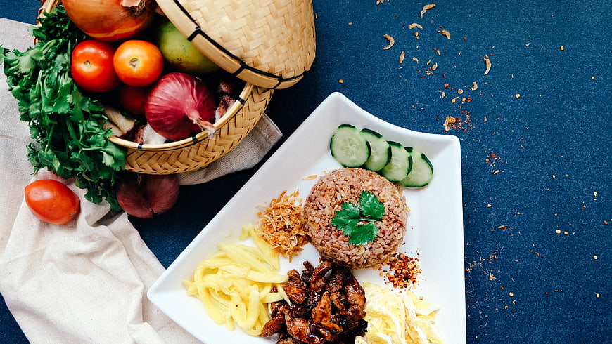 Thai Beef Salad With Rice, Cucumber, and Fresh Vegetables