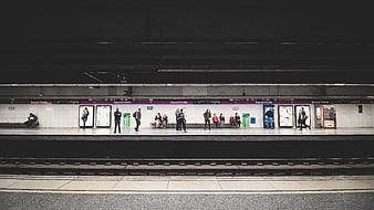 Passengers waiting at Sagrada Familia subway station platform