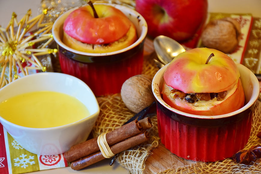 Baked Stuffed Apples with Cinnamon and Walnuts for Christmas