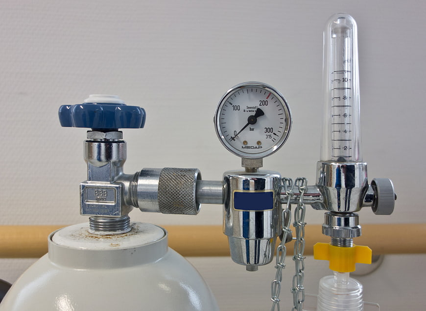 Medical Oxygen Cylinder With Pressure Regulator And Flowmeter