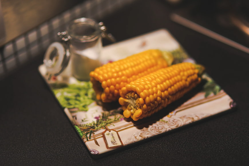 Boiled corn on the cob on a decorative plate