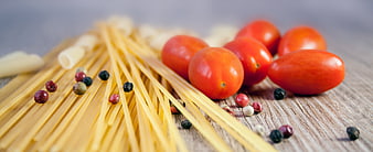 Fresh Spaghetti Pasta with Tomatoes and Peppercorns on Wood