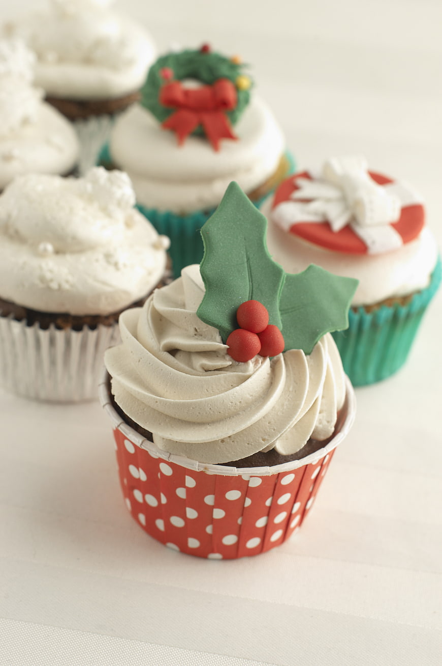 Christmas Cupcakes with Festive Fondant Toppings