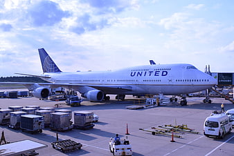 United Airlines Boeing 747 at Narita Airport Tarmac