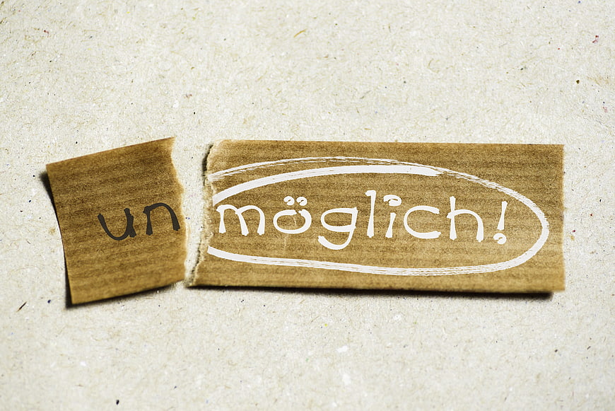 Torn paper strips spelling möglich possible in German