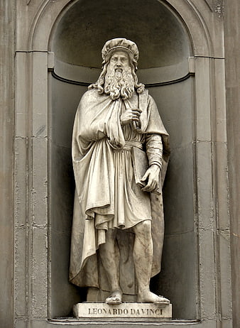 Leonardo da Vinci statue in Florence architectural niche