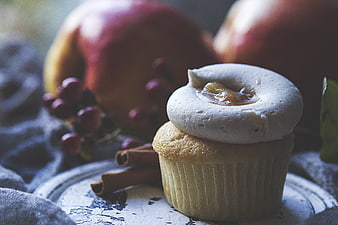 Cinnamon Apple Cupcake with Meringue Topping and Fresh Apples