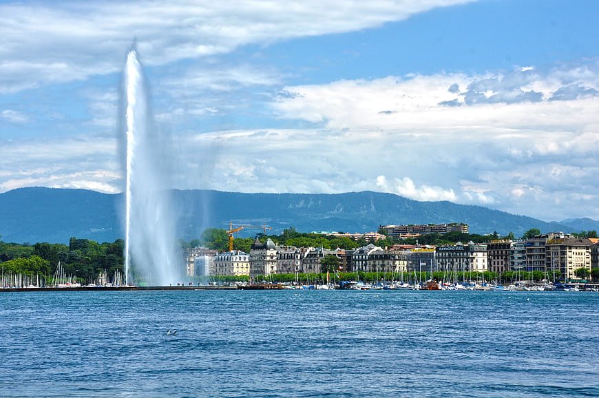 Jet d'Eau Fountain and Geneva Cityscape on Lake Geneva, Switzerland