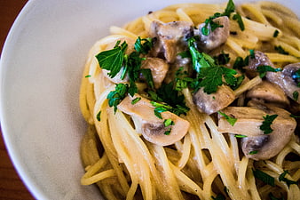 Creamy Mushroom Spaghetti with Fresh Parsley Garnish