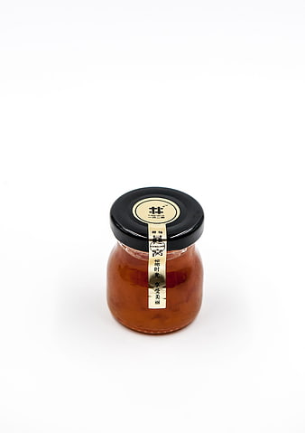 Ready-to-eat bird's nest jar with black lid and gold seal on white background