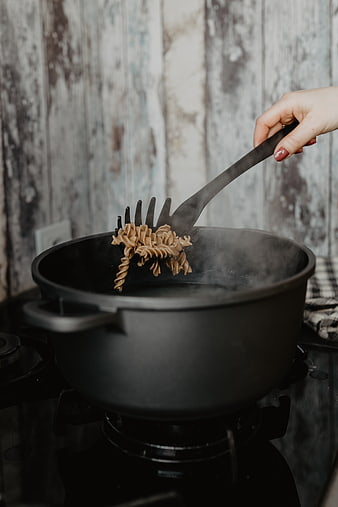 Cooking Whole Wheat Fusilli Pasta in Boiling Water