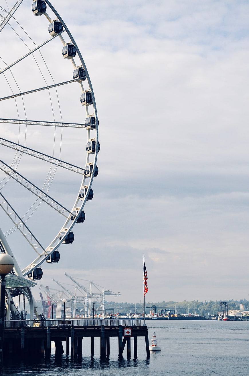 Seattle Great Wheel and Pier with American Flag on Overcast Day