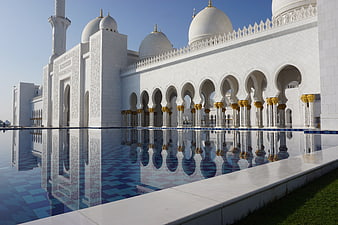 Sheikh Zayed Grand Mosque Reflection in Pool, Abu Dhabi