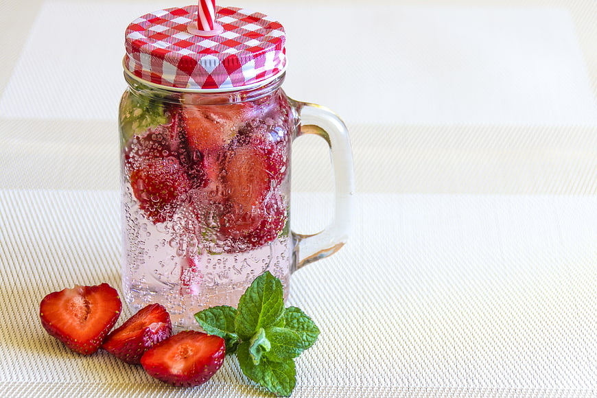 Refreshing Strawberry Mint Sparkling Water in Mason Jar