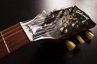 Close-up of Gibson Les Paul Bary Moore Guitar Headstock