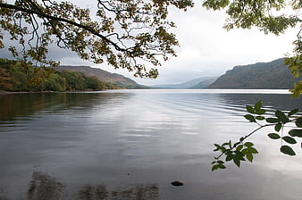 Serene Lake Landscape with Autumn Foliage and Mountain Reflections