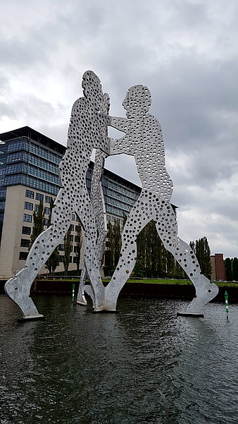 Molecule Man Sculpture in Berlin Spree River