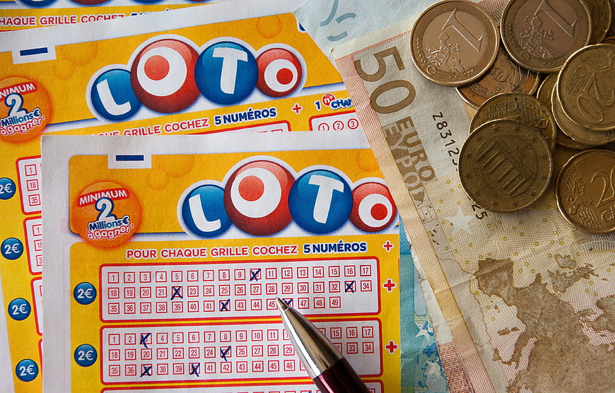 French Loto tickets with Euro cash and coins