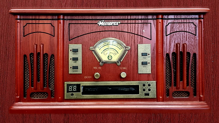 Vintage Memorex Wooden Radio with Analog Tuner and Cassette Deck