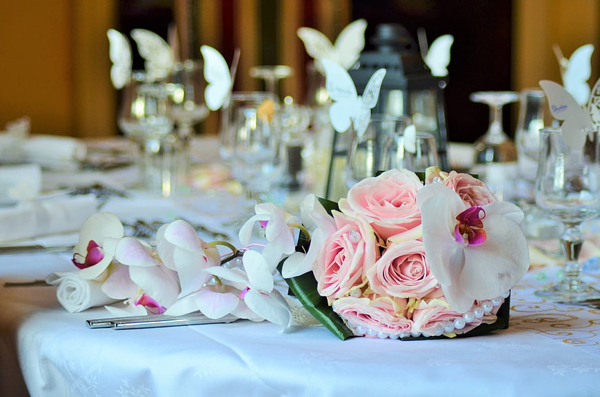 Elegant Wedding Table Setting with Pink Roses and Orchids