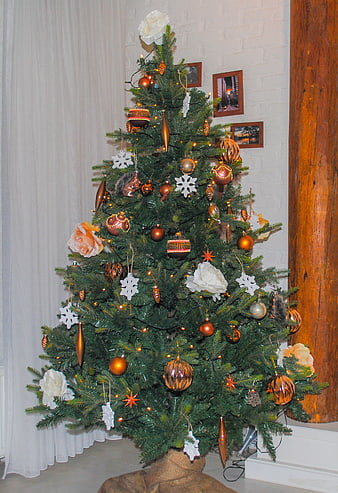 Decorated Christmas tree with gold and white ornaments
