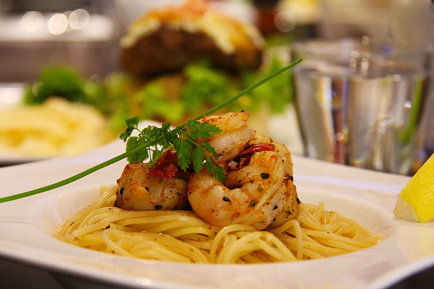 Gourmet Spaghetti With Grilled Prawns And Fresh Parsley Garnish