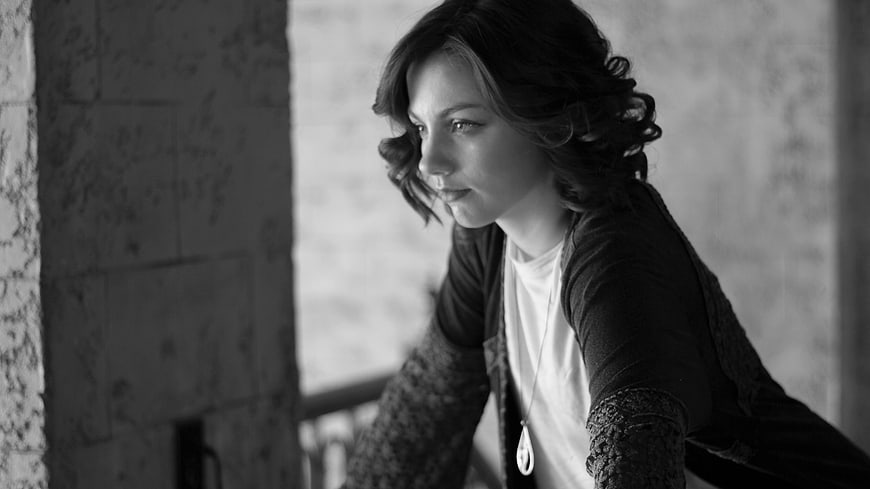 Black and white portrait of a woman looking away
