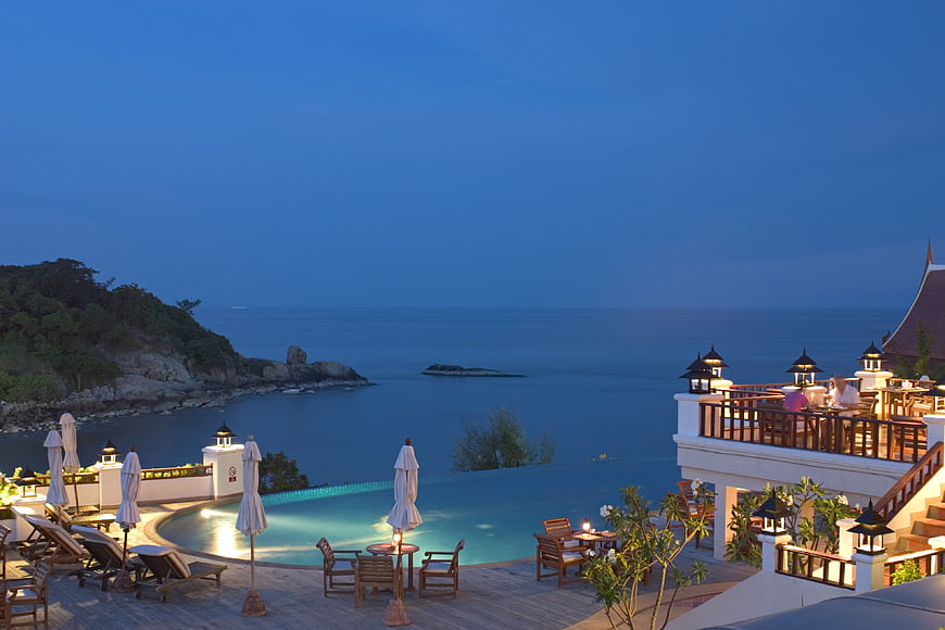Luxury Resort Infinity Pool Overlooking Ocean At Dusk