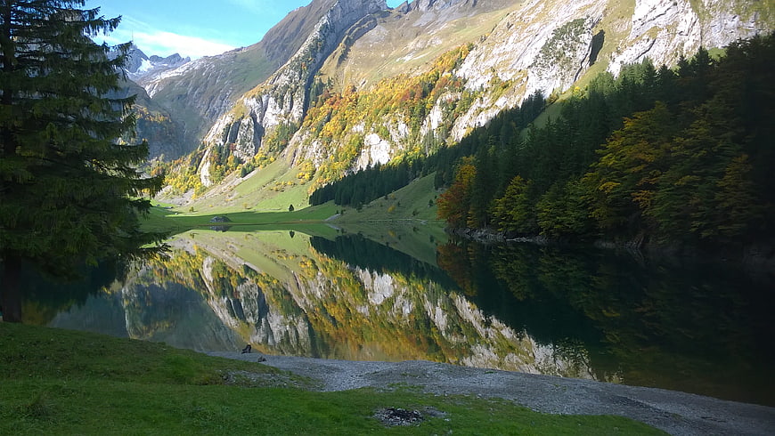 Serene Alpine Lake with Mountain Reflections in Autumn