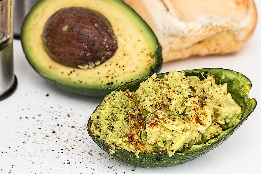Fresh Mashed Avocado with Seasoning and Bread