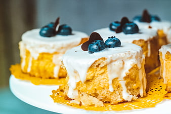 Mini Vanilla Cakes with Glaze and Blueberries