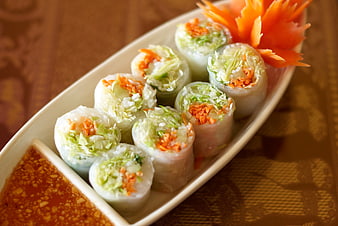 Fresh Vietnamese Spring Rolls with Dipping Sauce